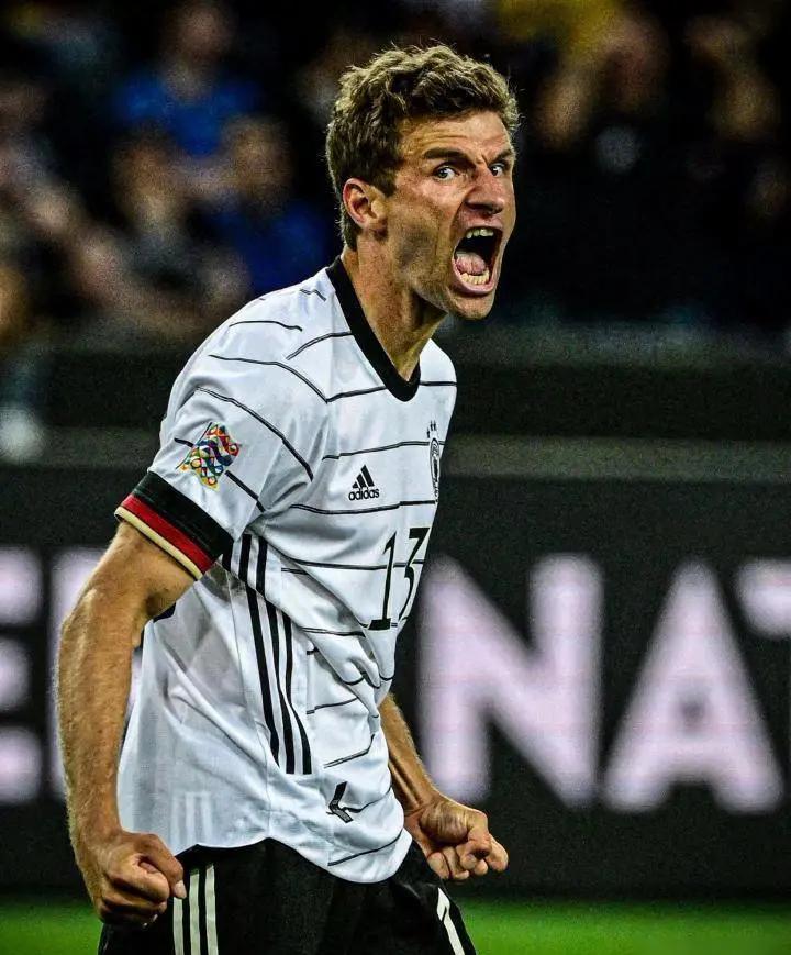 NG大舞台包含赛后突围战来临，法兰克福围绕德国杯主帅复盘，震撼外界，球队文化再被提及的词条