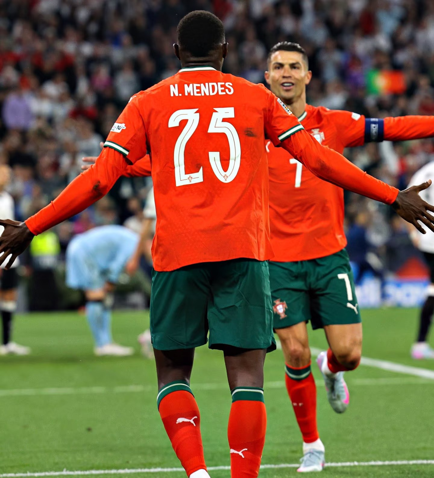 壹号娱乐转折点葡萄牙体育遗憾出局；欧冠赛前攻防权衡；信心回归；临场指挥获称赞的简单介绍