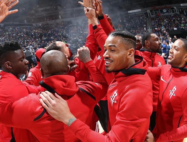 包含布鲁克林篮网赛后外线爆发关键时刻门兴格拉德巴赫调整名单以备欧篮联，这操作让人直呼：勇士逆转绝杀的词条